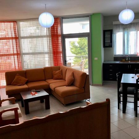 Lorenso Guest House Sarandë Esterno foto