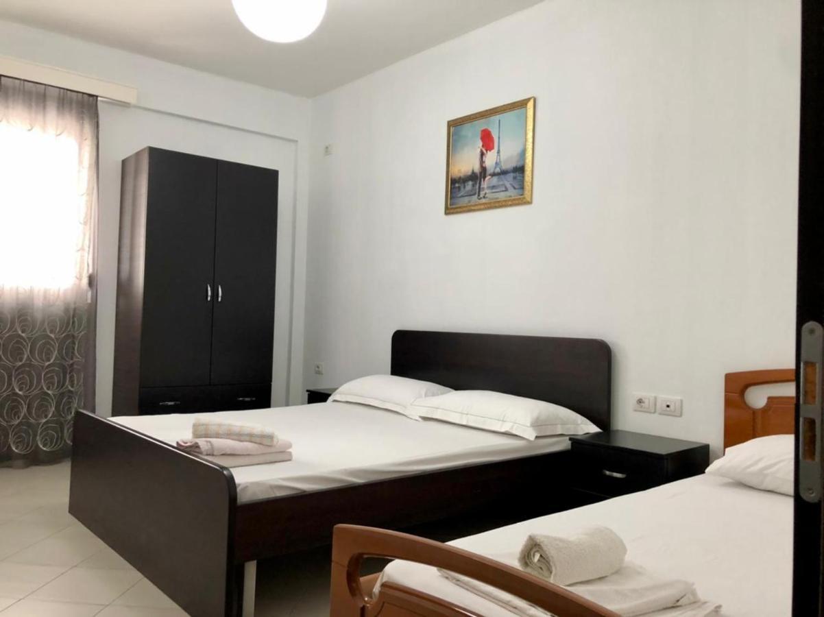 Lorenso Guest House Sarandë Esterno foto