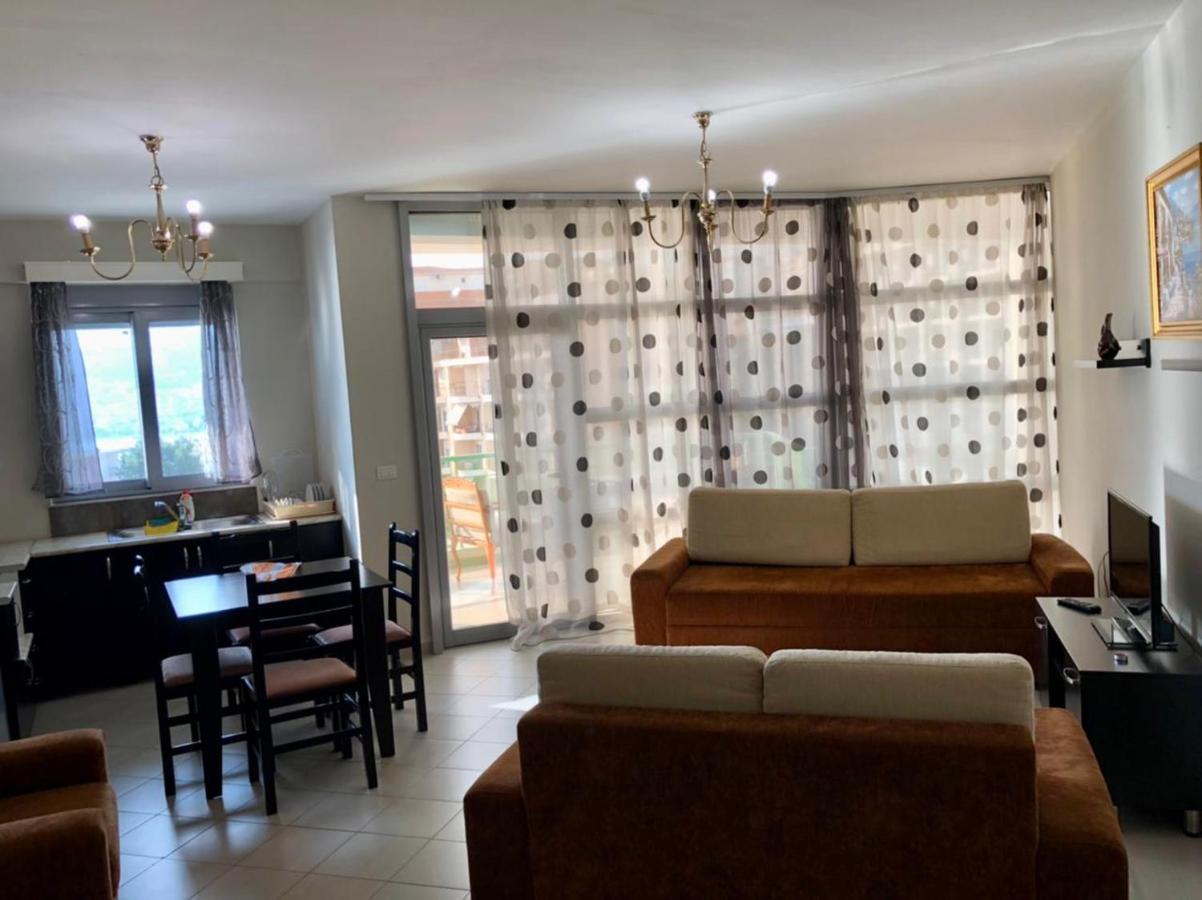 Lorenso Guest House Sarandë Esterno foto