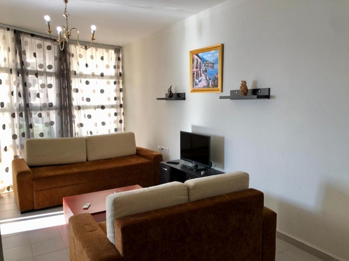 Lorenso Guest House Sarandë Esterno foto