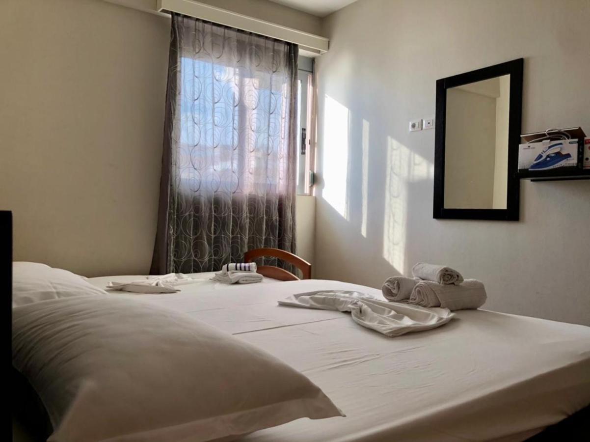 Lorenso Guest House Sarandë Esterno foto