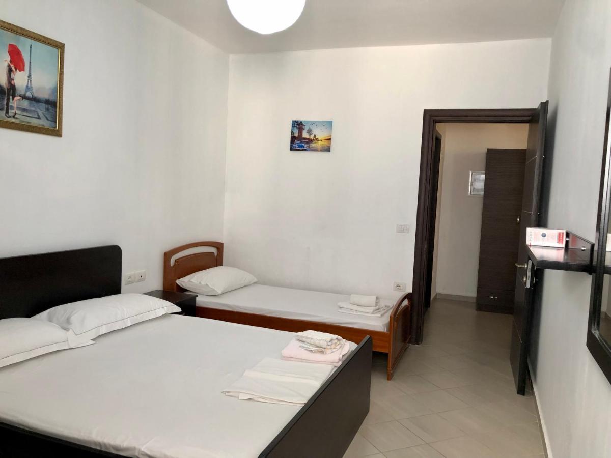 Lorenso Guest House Sarandë Esterno foto