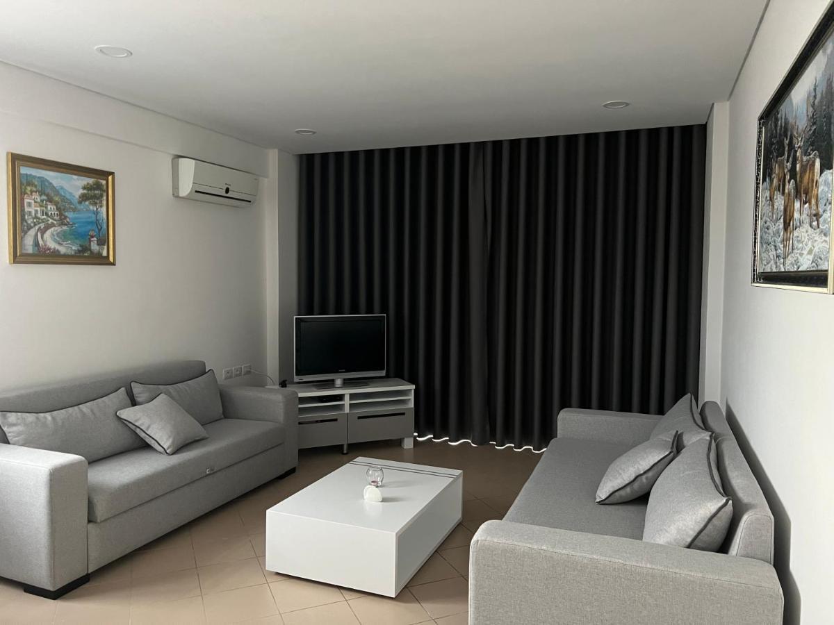 Lorenso Guest House Sarandë Esterno foto